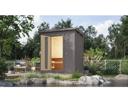 Graue Gartensauna mit geöffneter Tür und Holzbänken im Inneren