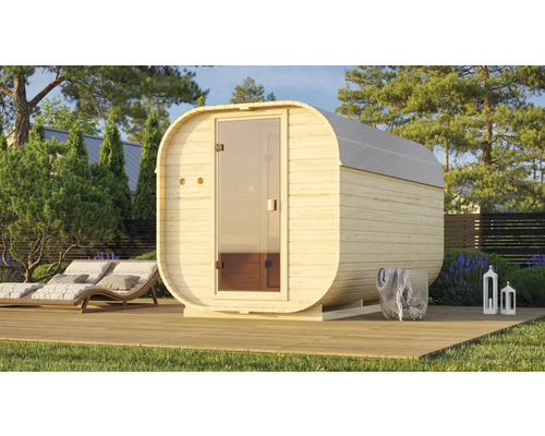 Außensauna aus Holz mit Glastür und Liegefläche im Garten
