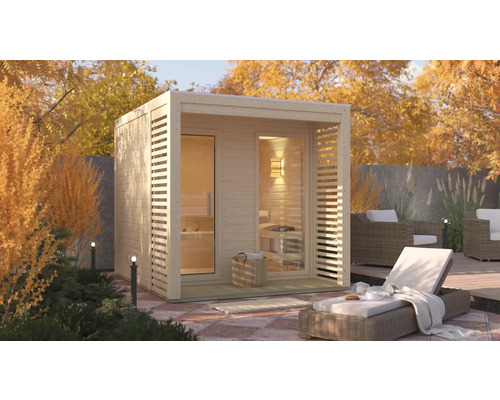 Holzsauna mit Glasfront und Liege im Garten