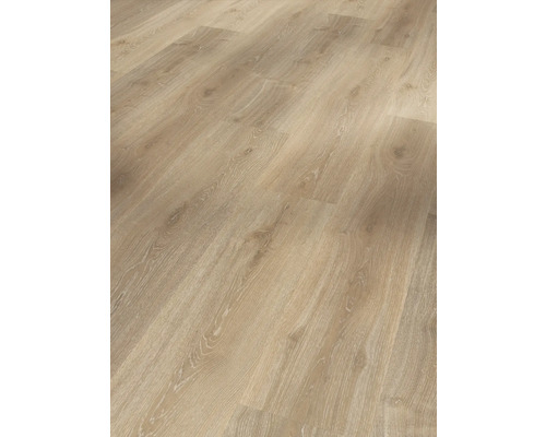 Bodenbelag aus hellem Laminat mit Holzoptik.