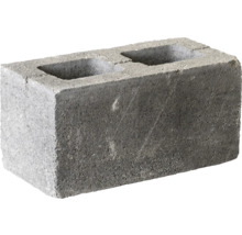 Grauer Betonblock mit zwei Aussparungen
