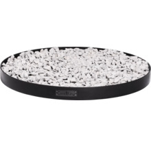 Runde Feuerschale gefüllt mit Lavasteinen