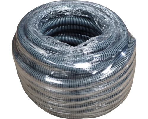 Gerolltes, flexibles Kunststoffrohr im transparenten Kunststoff verpackt.