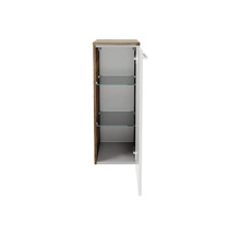 Offener Badschrank mit Glasablagen für das Badezimmer