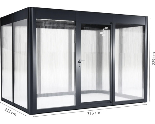 Überdachte Terrasse aus Aluminium und Glas mit den Maßen 338 mal 233 mal 229 Zentimeter.