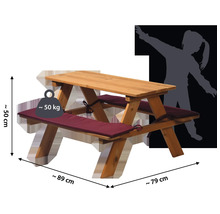 Kindersitzgruppe aus Holz mit Kissen und Maßangaben