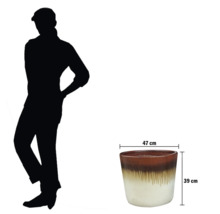 Blumentopf mit den Maßen 47 mal 39 Zentimeter zur Verwendung im Garten