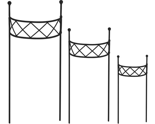 Drei Rankhilfen aus Metall in unterschiedlichen Höhen
