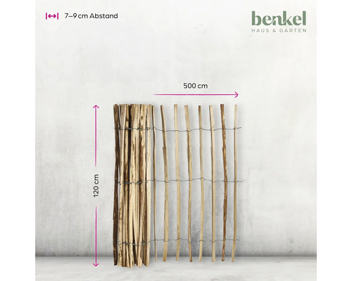 Holzzaun, 120 cm hoch und 500 cm breit, mit einem Abstand von 7 bis 9 cm zwischen den Stäben
