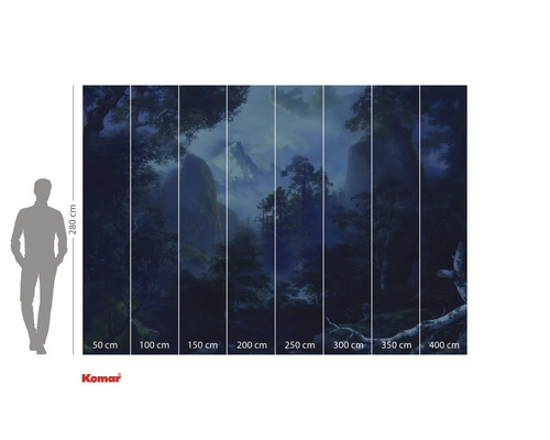 Komar Fototapete mit Waldlandschaft und Größenangaben.
