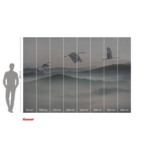 Fototapete mit Kranichen im Flug über eine bergige Landschaft