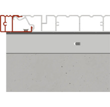 Detailansicht einer Fassadenverkleidung mit Befestigungsprofil