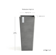 Hoher quadratischer Pflanzkübel Ecopots Rotterdam High 70 mit einer Höhe von 70,5 Zentimeter sowie einer Länge und Tiefe von 32,7 Zentimeter.