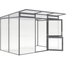 Gewächshaus mit geöffneter Tür