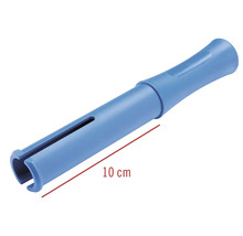 Blauer, circa 10 Zentimeter langer, Abisolierer aus Kunststoff