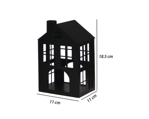 Schwarzes Windlicht in Hausform mit Fensterausschnitten und Schornstein. Maße 11 mal 11 mal 18,5 Zentimeter.