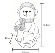 Bärenfigur mit Mütze und Schal auf einer Kugel mit Sternen: Höhe 43,8 Zentimeter, Breite 24,4 Zentimeter, Tiefe 23 Zentimeter.