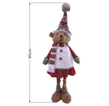 Weihnachtliche Dekorationsfigur, stehender Bär aus Plüsch mit Kleid, Schal und Mütze, 90 Zentimeter hoch.