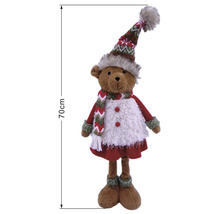 Stehende Teddybär-Weihnachtsfigur mit Zipfelmütze, Schal und Kleid, Höhe 70 Zentimeter.