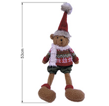 Weihnachtsfigur Teddybär mit Mütze, Schal, Pullover, Hose und Stiefeln, Höhe 53 Zentimeter.