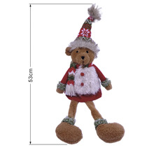 Weihnachts-Teddybär mit Mütze, Schal und Pullover, Höhe 53 Zentimeter.