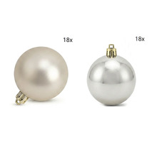 Weihnachtskugeln Set 36 Stück in Champagner, 18 matt und 18 glänzend, aus Kunststoff.