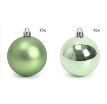 Zwei grüne Weihnachtskugeln, eine matt und eine glänzend, Set von 18 Stück.