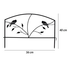 Schwarze Beetumrandung aus Metall mit Vogelmotiv, 56 Zentimeter breit und 40 Zentimeter hoch.