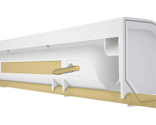 Detailansicht einer Schraube an einem weißen Produkt zur Wandbefestigung