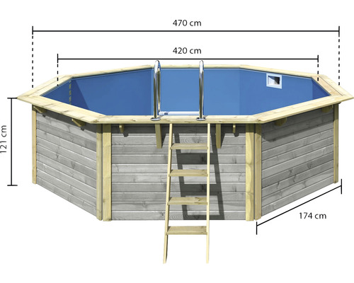 Achteckiger Holzpool mit Leiter und den Maßen 470 cm mal 420 cm mal 121 cm mal 174 cm.