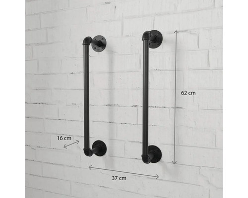 Zwei Handtuchhalter aus schwarzem Metallrohr mit den Maßen 62 cm Höhe und 37 cm Breite sind an einer Wand befestigt.